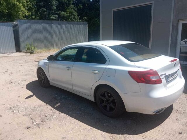 Белый Сузуки Кизаши, объемом двигателя 2.4 л и пробегом 206 тыс. км за 6500 $, фото 10 на Automoto.ua