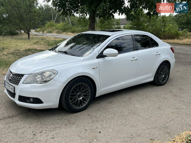 Белый Сузуки Кизаши, объемом двигателя 2.39 л и пробегом 169 тыс. км за 9500 $, фото 1 на Automoto.ua