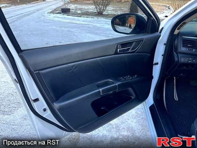 Белый Сузуки Кизаши, объемом двигателя 2.4 л и пробегом 172 тыс. км за 8000 $, фото 11 на Automoto.ua