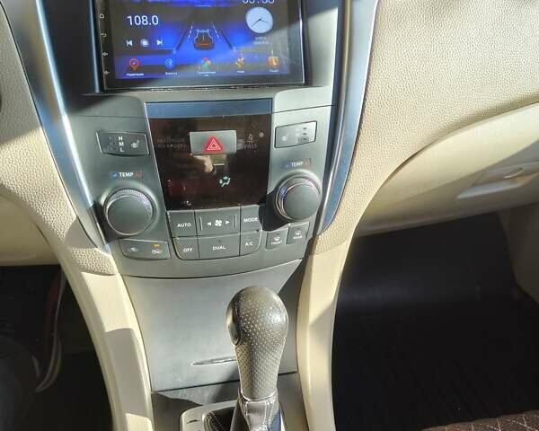 Белый Сузуки Кизаши, объемом двигателя 2.39 л и пробегом 225 тыс. км за 7700 $, фото 13 на Automoto.ua