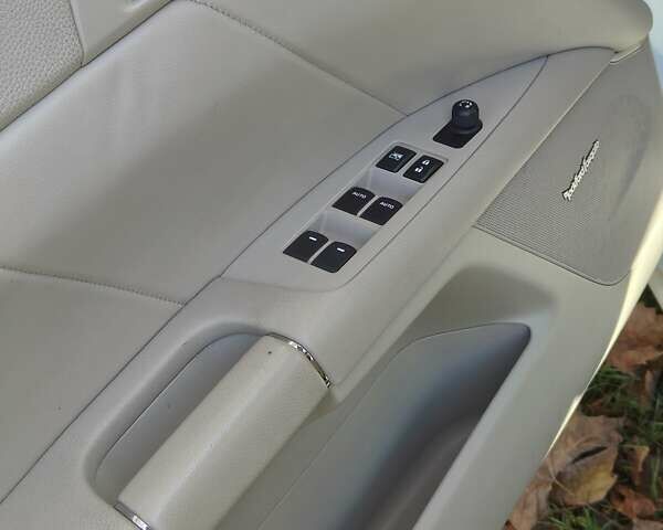 Белый Сузуки Кизаши, объемом двигателя 2.39 л и пробегом 225 тыс. км за 7700 $, фото 10 на Automoto.ua