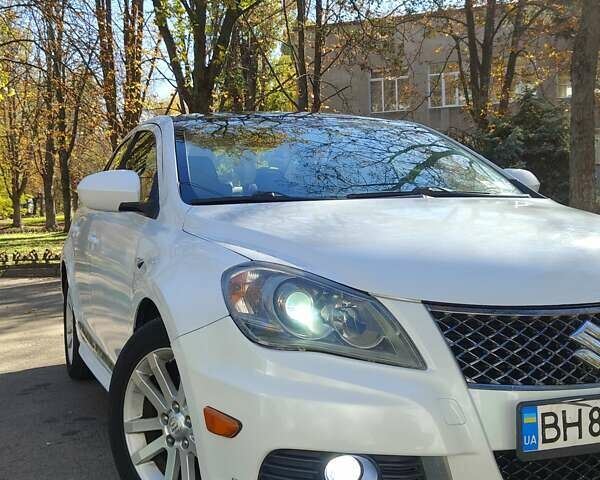 Белый Сузуки Кизаши, объемом двигателя 2.39 л и пробегом 225 тыс. км за 7700 $, фото 5 на Automoto.ua