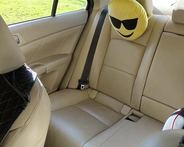 Белый Сузуки Кизаши, объемом двигателя 2.39 л и пробегом 225 тыс. км за 7700 $, фото 9 на Automoto.ua