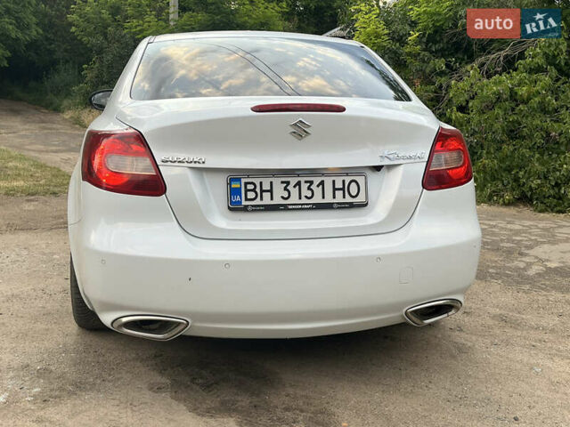 Белый Сузуки Кизаши, объемом двигателя 2.39 л и пробегом 169 тыс. км за 9500 $, фото 13 на Automoto.ua