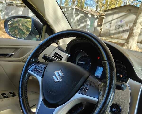 Белый Сузуки Кизаши, объемом двигателя 2.39 л и пробегом 225 тыс. км за 7700 $, фото 12 на Automoto.ua