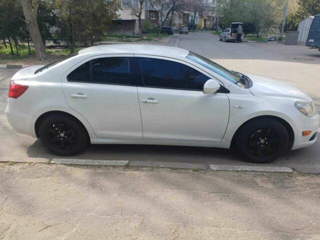 Белый Сузуки Кизаши, объемом двигателя 2.4 л и пробегом 206 тыс. км за 6500 $, фото 4 на Automoto.ua