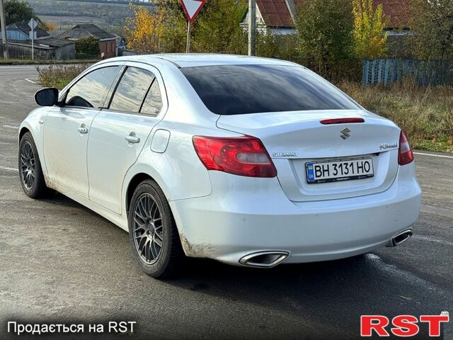 Белый Сузуки Кизаши, объемом двигателя 2.4 л и пробегом 172 тыс. км за 8000 $, фото 5 на Automoto.ua