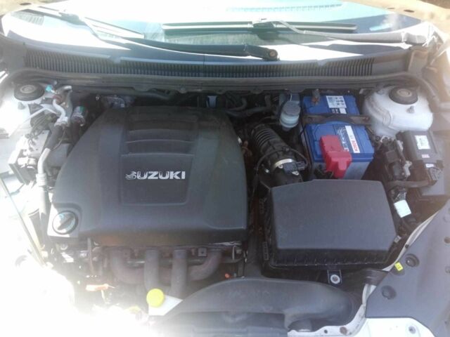 Белый Сузуки Кизаши, объемом двигателя 2.4 л и пробегом 206 тыс. км за 6500 $, фото 7 на Automoto.ua