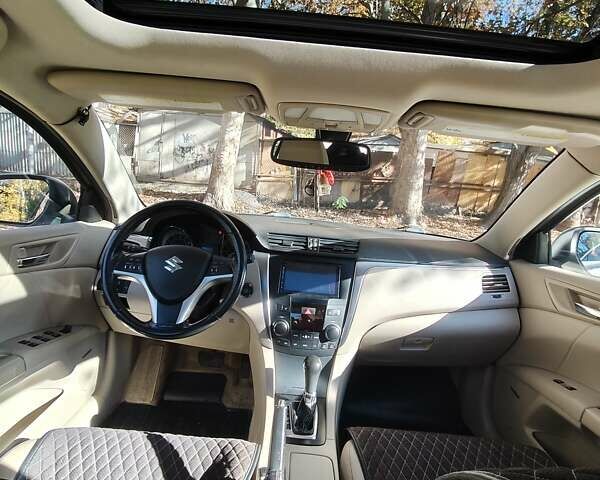 Белый Сузуки Кизаши, объемом двигателя 2.39 л и пробегом 225 тыс. км за 7700 $, фото 7 на Automoto.ua