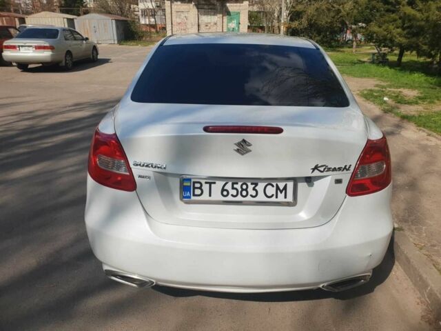 Белый Сузуки Кизаши, объемом двигателя 2.4 л и пробегом 206 тыс. км за 6500 $, фото 3 на Automoto.ua