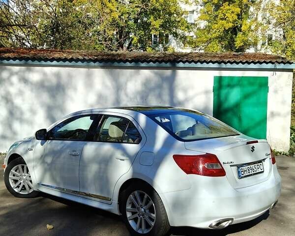 Белый Сузуки Кизаши, объемом двигателя 2.39 л и пробегом 225 тыс. км за 7700 $, фото 1 на Automoto.ua