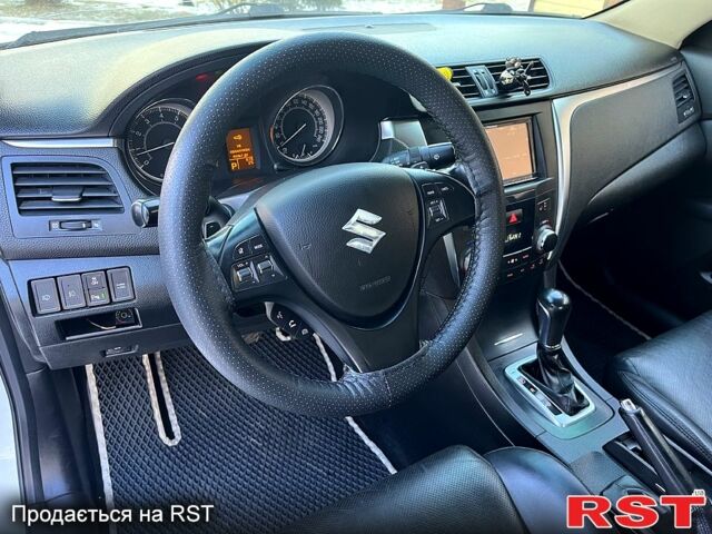 Белый Сузуки Кизаши, объемом двигателя 2.4 л и пробегом 172 тыс. км за 8000 $, фото 10 на Automoto.ua