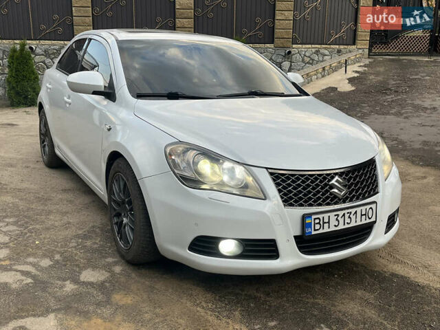 Белый Сузуки Кизаши, объемом двигателя 2.39 л и пробегом 169 тыс. км за 9500 $, фото 16 на Automoto.ua