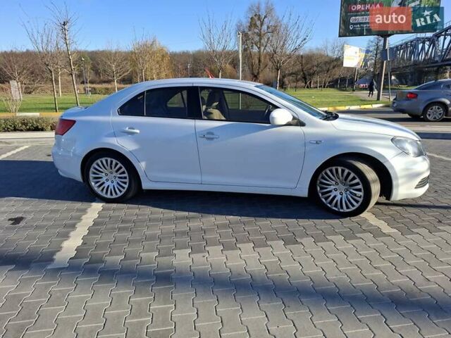 Белый Сузуки Кизаши, объемом двигателя 2.39 л и пробегом 269 тыс. км за 6400 $, фото 3 на Automoto.ua