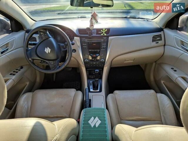 Белый Сузуки Кизаши, объемом двигателя 2.39 л и пробегом 269 тыс. км за 6400 $, фото 6 на Automoto.ua