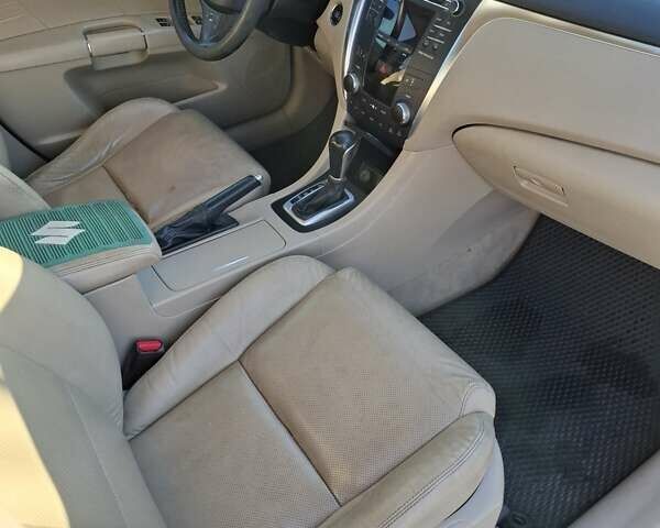 Белый Сузуки Кизаши, объемом двигателя 2.39 л и пробегом 269 тыс. км за 6400 $, фото 11 на Automoto.ua