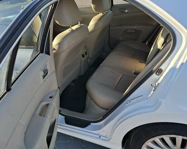 Белый Сузуки Кизаши, объемом двигателя 2.39 л и пробегом 269 тыс. км за 6400 $, фото 8 на Automoto.ua