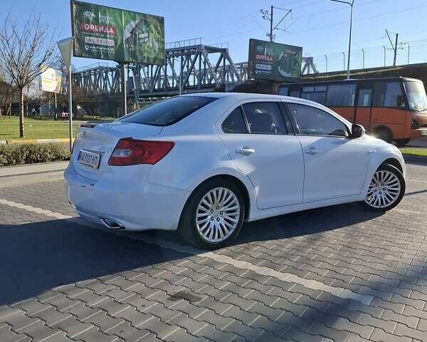 Белый Сузуки Кизаши, объемом двигателя 2.39 л и пробегом 269 тыс. км за 6400 $, фото 4 на Automoto.ua