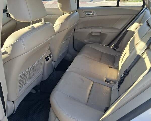 Белый Сузуки Кизаши, объемом двигателя 2.39 л и пробегом 269 тыс. км за 6400 $, фото 7 на Automoto.ua