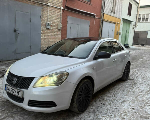 Білий Сузукі Кізаші, об'ємом двигуна 2.39 л та пробігом 249 тис. км за 6500 $, фото 13 на Automoto.ua