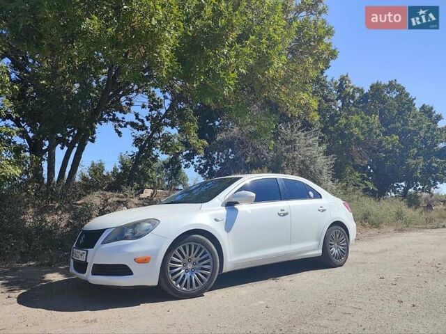 Белый Сузуки Кизаши, объемом двигателя 2.36 л и пробегом 197 тыс. км за 8240 $, фото 8 на Automoto.ua