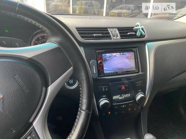 Черный Сузуки Кизаши, объемом двигателя 2.39 л и пробегом 188 тыс. км за 8800 $, фото 24 на Automoto.ua