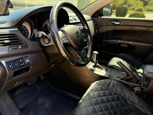 Черный Сузуки Кизаши, объемом двигателя 2.4 л и пробегом 192 тыс. км за 8700 $, фото 4 на Automoto.ua