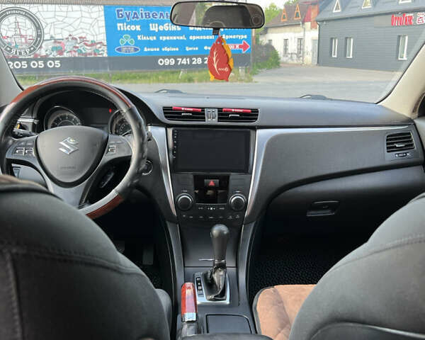 Чорний Сузукі Кізаші, об'ємом двигуна 2.39 л та пробігом 240 тис. км за 7200 $, фото 41 на Automoto.ua