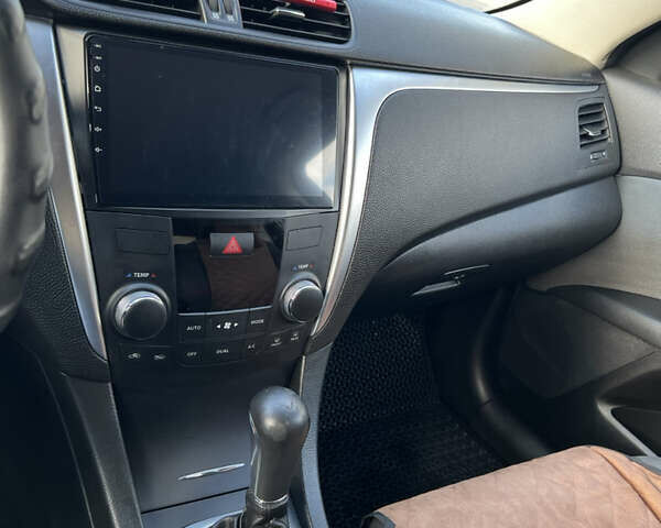 Чорний Сузукі Кізаші, об'ємом двигуна 2.39 л та пробігом 240 тис. км за 7200 $, фото 68 на Automoto.ua