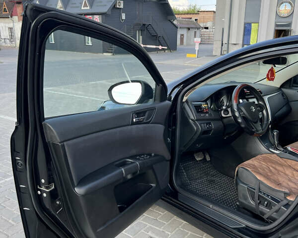 Чорний Сузукі Кізаші, об'ємом двигуна 2.39 л та пробігом 240 тис. км за 7200 $, фото 52 на Automoto.ua