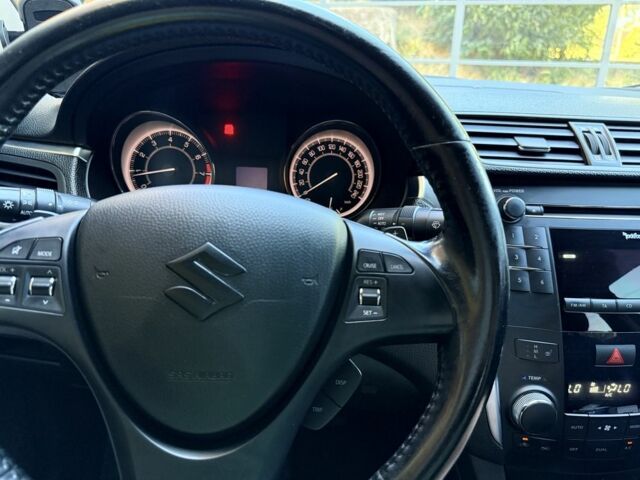 Черный Сузуки Кизаши, объемом двигателя 2.4 л и пробегом 192 тыс. км за 8700 $, фото 5 на Automoto.ua