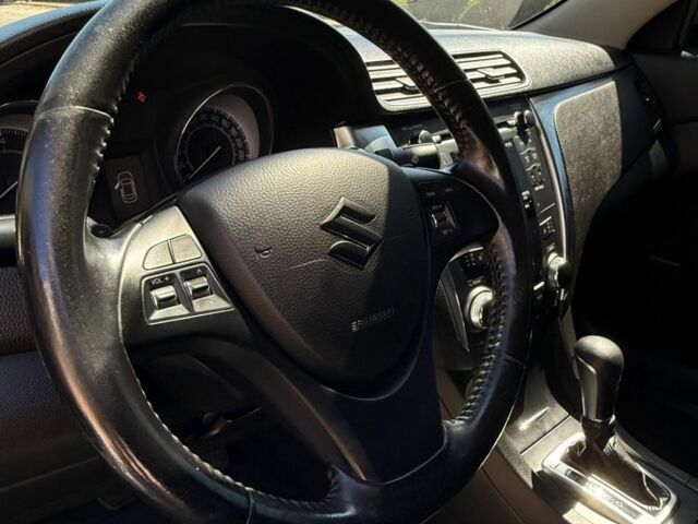 Черный Сузуки Кизаши, объемом двигателя 2.4 л и пробегом 192 тыс. км за 8700 $, фото 3 на Automoto.ua