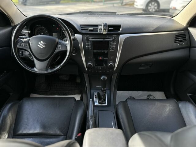 Серый Сузуки Кизаши, объемом двигателя 2.4 л и пробегом 202 тыс. км за 8199 $, фото 15 на Automoto.ua