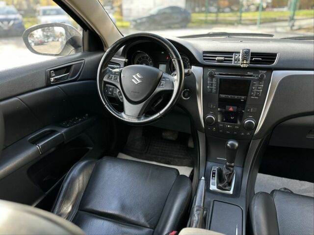 Серый Сузуки Кизаши, объемом двигателя 2.4 л и пробегом 202 тыс. км за 8199 $, фото 16 на Automoto.ua