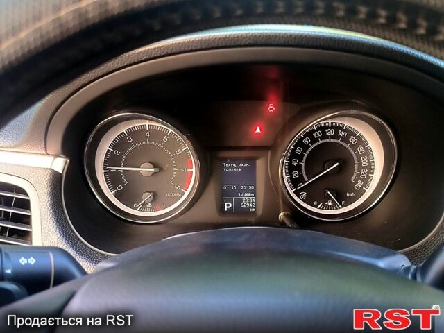 Серый Сузуки Кизаши, объемом двигателя 2.4 л и пробегом 63 тыс. км за 10590 $, фото 5 на Automoto.ua