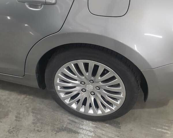 Серый Сузуки Кизаши, объемом двигателя 2.39 л и пробегом 63 тыс. км за 10590 $, фото 3 на Automoto.ua