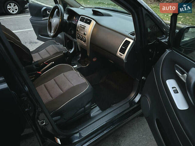 Чорний Сузукі Ліана, об'ємом двигуна 1.6 л та пробігом 192 тис. км за 4900 $, фото 11 на Automoto.ua