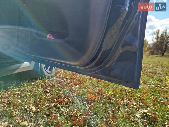 Черный Сузуки Лиана, объемом двигателя 1.6 л и пробегом 300 тыс. км за 3900 $, фото 9 на Automoto.ua
