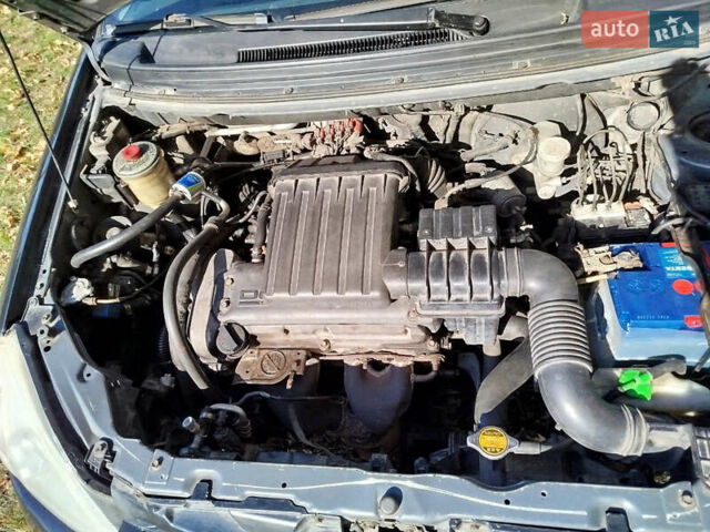 Черный Сузуки Лиана, объемом двигателя 1.6 л и пробегом 300 тыс. км за 3900 $, фото 13 на Automoto.ua