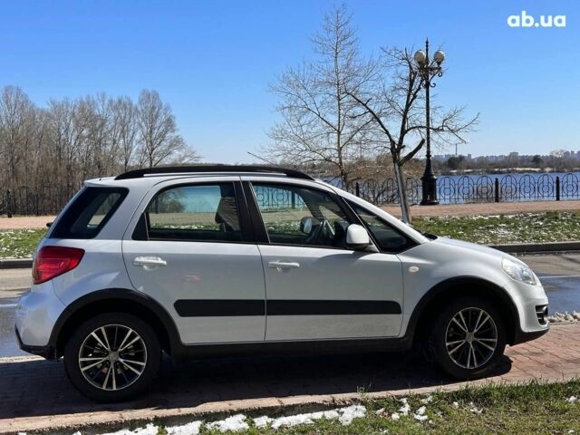 Сузуки СХ4 2013 в Киеве на Automoto.ua Белый Сузуки СХ4, объемом двигателя 0 л и пробегом 100 тыс. км за 12500 $, фото 1 на Automoto.ua