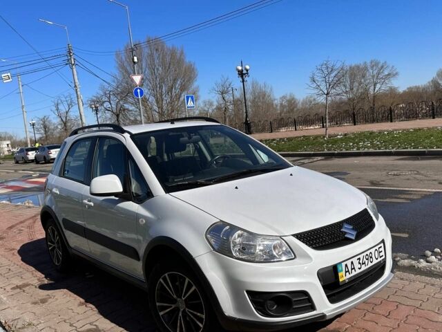 Сузуки СХ4 2013 в Киеве на Automoto.ua Белый Сузуки СХ4, объемом двигателя 0 л и пробегом 100 тыс. км за 12500 $, фото 2 на Automoto.ua