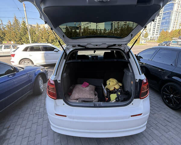 Сузуки СХ4 2009 в Львове на Automoto.ua Белый Сузуки СХ4, объемом двигателя 1.6 л и пробегом 176 тыс. км за 5500 $, фото 6 на Automoto.ua
