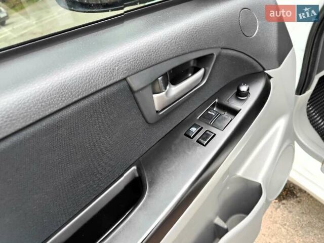 Белый Сузуки СХ4, объемом двигателя 1.6 л и пробегом 192 тыс. км за 5490 $, фото 31 на Automoto.ua