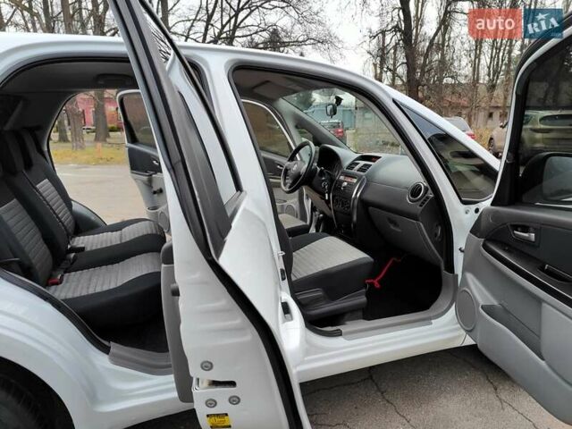 Белый Сузуки СХ4, объемом двигателя 1.6 л и пробегом 192 тыс. км за 5490 $, фото 21 на Automoto.ua