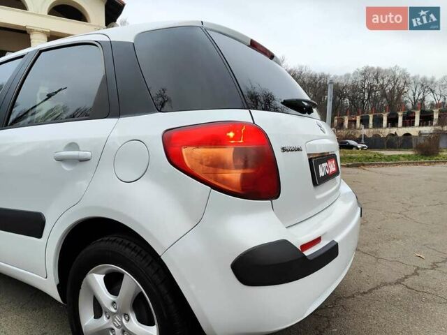 Белый Сузуки СХ4, объемом двигателя 1.6 л и пробегом 192 тыс. км за 5490 $, фото 12 на Automoto.ua