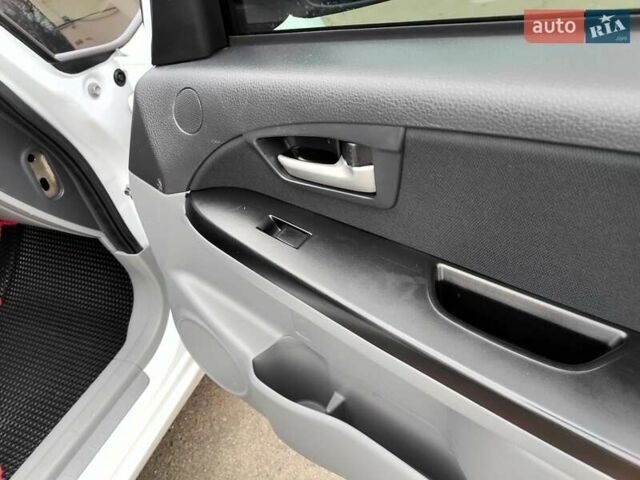 Белый Сузуки СХ4, объемом двигателя 1.6 л и пробегом 192 тыс. км за 5490 $, фото 45 на Automoto.ua