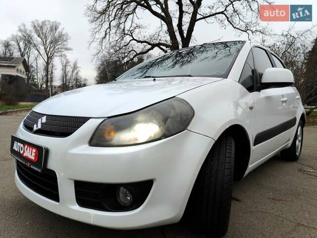 Белый Сузуки СХ4, объемом двигателя 1.6 л и пробегом 192 тыс. км за 5490 $, фото 1 на Automoto.ua