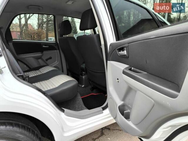 Белый Сузуки СХ4, объемом двигателя 1.6 л и пробегом 192 тыс. км за 5490 $, фото 52 на Automoto.ua