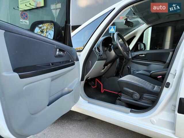 Белый Сузуки СХ4, объемом двигателя 1.6 л и пробегом 192 тыс. км за 5990 $, фото 33 на Automoto.ua