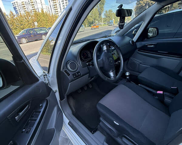 Сузуки СХ4 2009 в Львове на Automoto.ua Белый Сузуки СХ4, объемом двигателя 1.6 л и пробегом 176 тыс. км за 5500 $, фото 5 на Automoto.ua